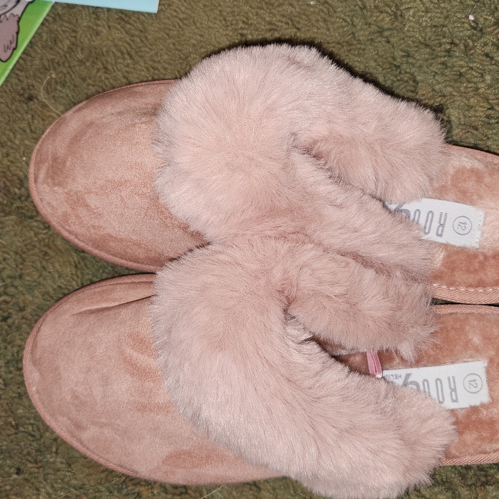 Rouge helium slippers